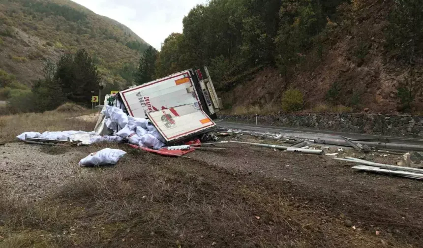 Kızılcahamam'da Tır Devrildi