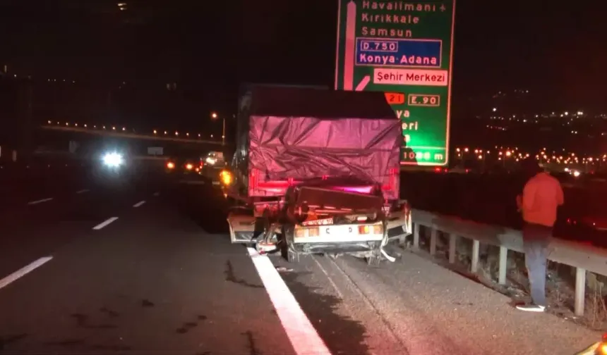 Ankara'da Emniyet Şeridinde Kaza: Bir Kişi Hayatını Kaybetti