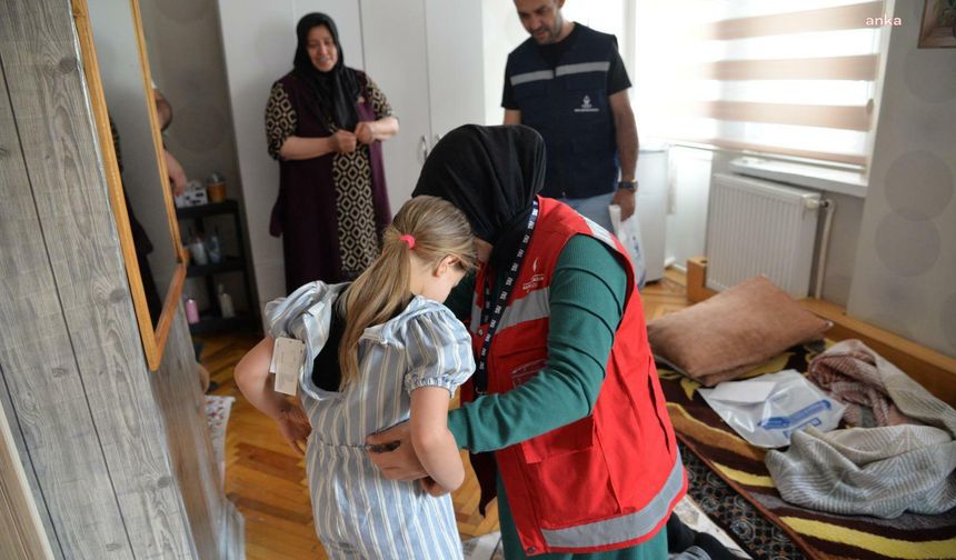 Kahramankazan Belediyesi'nden Çocuklara Bayramlık Kıyafet