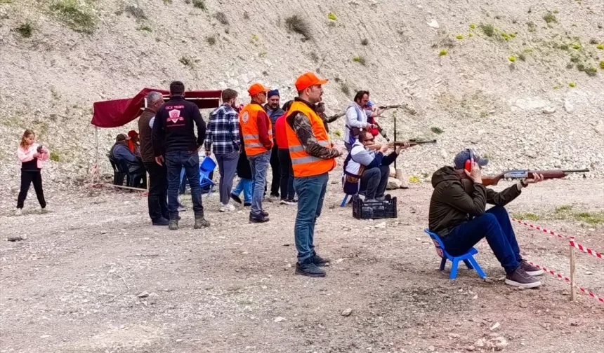 Nallıhan'da Tek Kurşun Atış Yarışması Düzenlendi