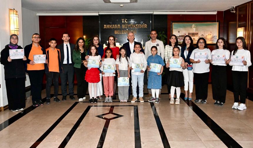 ABB Başkanı Mansur Yavaş, “Akıllı Şehir Kaşifleri” ve “Su Dedektifleri”ni Makamında Ağırladı
