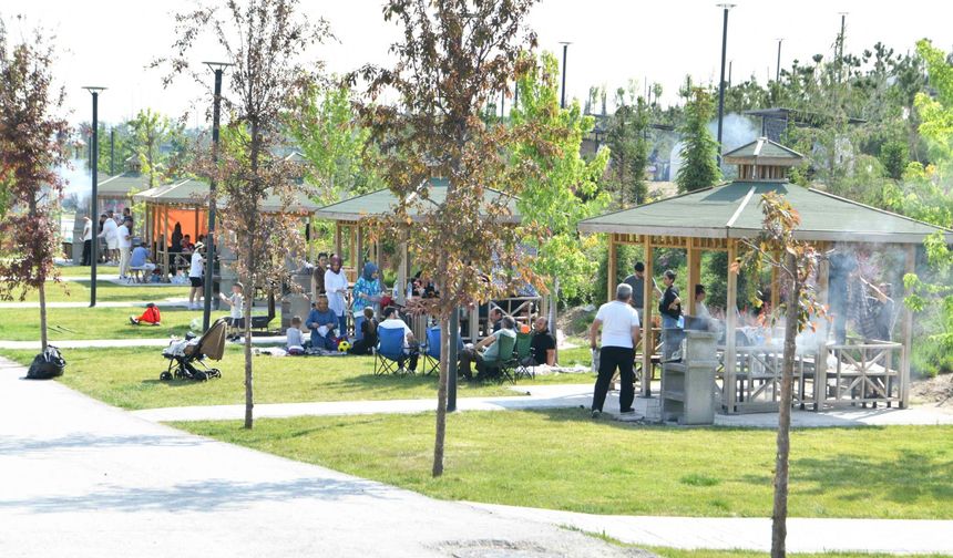 Başkentliler Bayram Tatilinde Ankara Büyükşehir Belediyesi'nin Rekreasyon Alanlarına Akın Etti