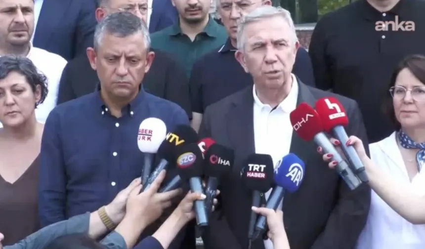 Özgür Özel ve Mansur Yavaş, Ferdi Zeyrek'i Ziyaret Etti