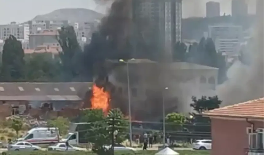 Altındağ'da Ot Yangını Deponun Yanmasına Neden Oldu