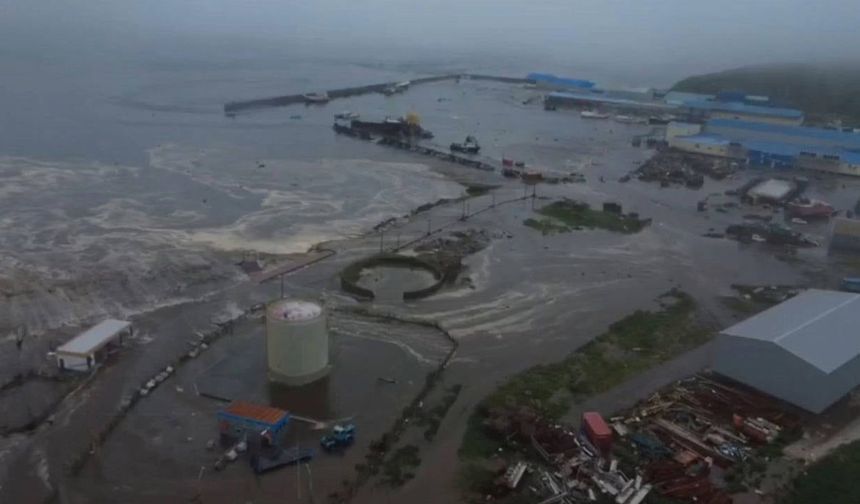 Rusya'nın Doğusunda 8.8 Büyüklüğünde Deprem: Tsunami Dalgaları Kıyıya Ulaştı, Hawaii Tahliye Ediliyor