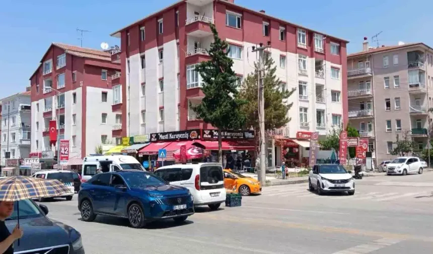 Sincan'da Otomobil ve Taksi Çarpıştı: 1 Yaralı