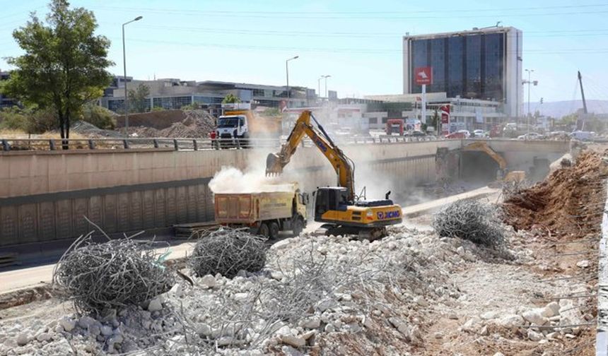 ABB Başkanı Mansur Yavaş'tan Trafiği Rahatlatacak Projeler Hız Kesmiyor