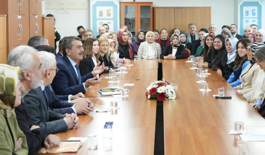 MEB, 2025 yılı Öğretmenlik Mesleği Kariyer Basamakları Kılavuzu'nu Yayımladı