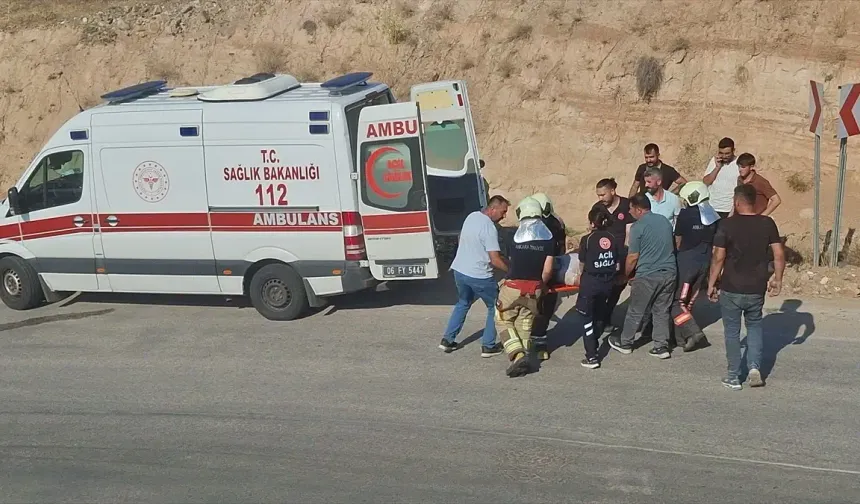Beypazarı'nda Kamyon Devrildi: 1 Yaralı
