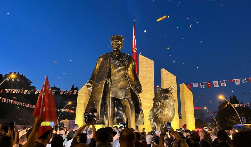 Keçiören'de "30 Ağustos Zafer Anıtı" Açıldı