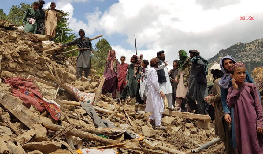 Afganistan'da Deprem... Yüzlerce Kişi Öldü