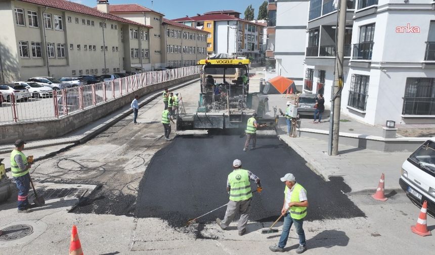Gölbaşı Belediyesi, Asfalt Serim Çalışmalarını Sürdürüyor