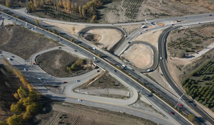 Ankara Büyükşehir Belediyesi, Sabancı Ankara Bulvarı Kavşağı'nı Yonca Tipi Düzenlemeyle Yeniden Hizmete Açtı