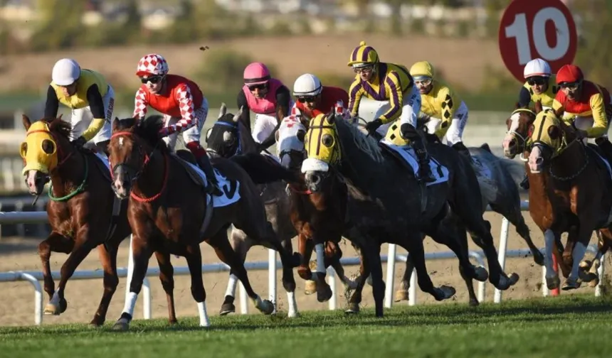 Cumhuriyet Koşuları'nda Ödüller Dağıtıldı