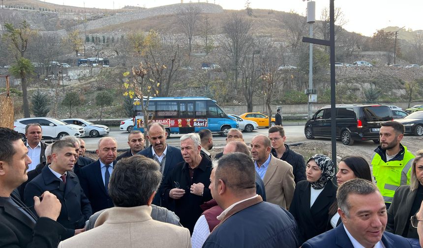 Ankara Büyükşehir Belediye Başkanı Mansur Yavaş, Hacı Bayram Esnafını Ziyaret Etti