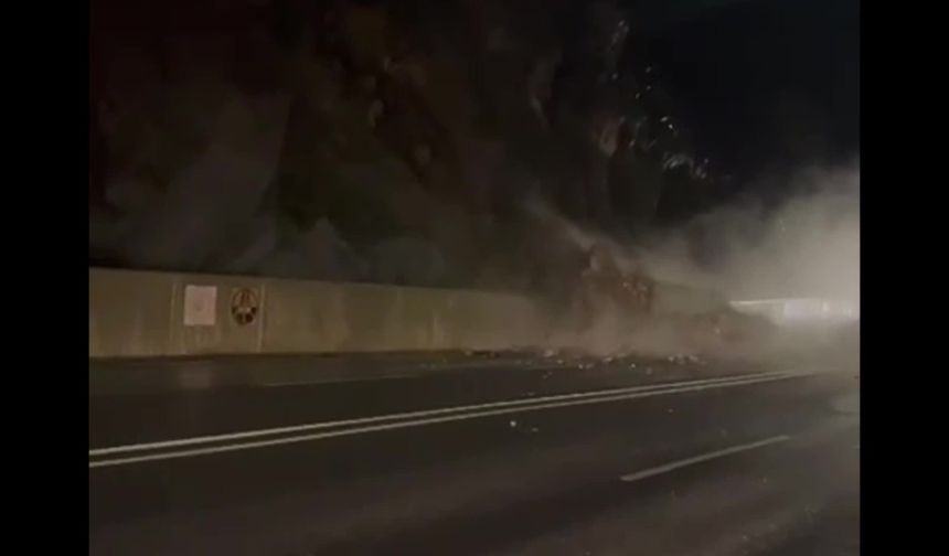 Hakkari’de Yağmur Sonrası Heyelan: Dev Kayalar Yola Savruldu