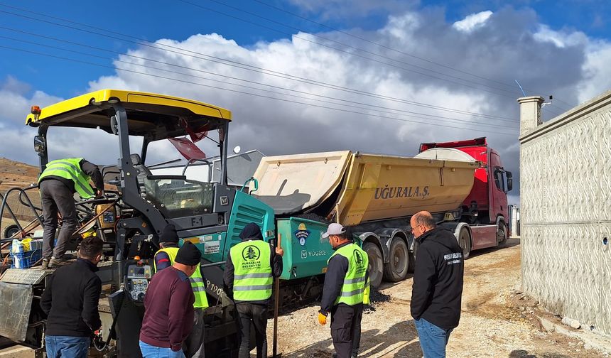 Pursaklar'da Yol Yapım ve Onarım Çalışmaları Devam Ediyor