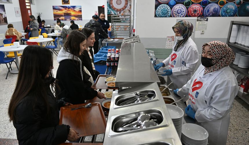 Öğrenciler İftar ve Sahurda Mansur Yavaş'ın Gençlik Sofralarında Buluşuyor