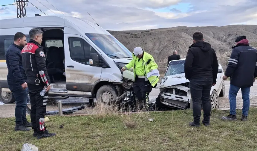 Beypazarı'nda Trafik Kazası: 2'si Çocuk 4 Kişi Yaralandı