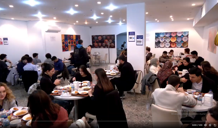 Mansur Yavaş'tan Öğrencilere 4 Farklı Noktada Ücretsiz İftar