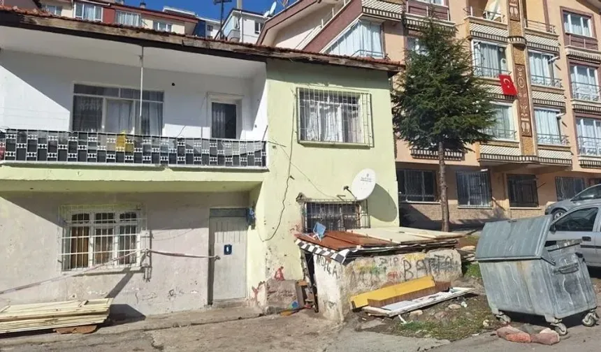 Mamak'ta Toprak Kayması: Binalar Tahliye Edildi