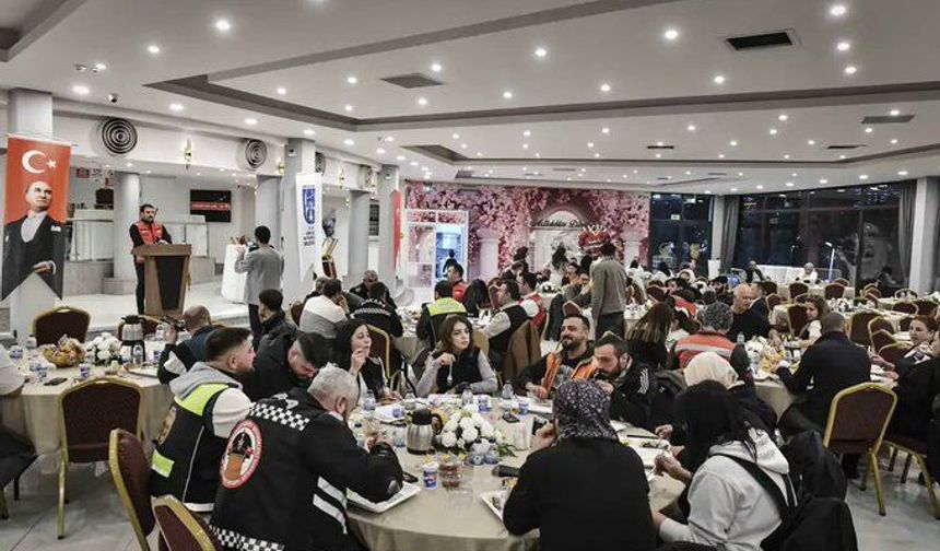 Ankara Büyükşehir Belediyesi, Moto Kuryeleri İftar Sofrasında Buluşturdu