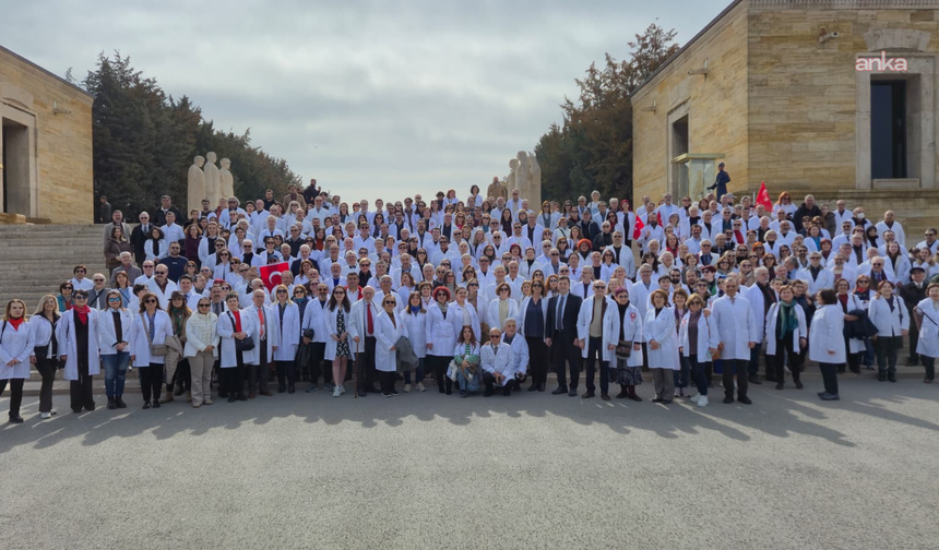 Ankara Tabip Odası Üyeleri Anıtkabir’i Ziyaret Etti