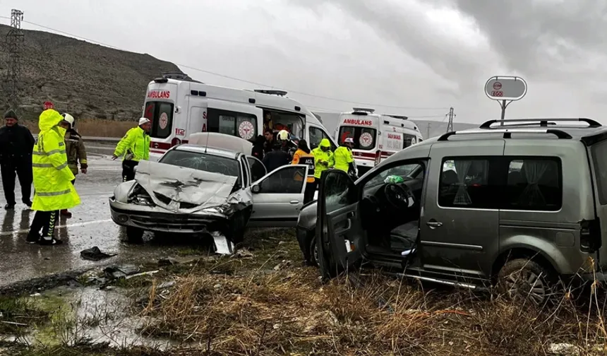 Ankara'da Trafik Kazası! 1 Ölü, 4 Yaralı
