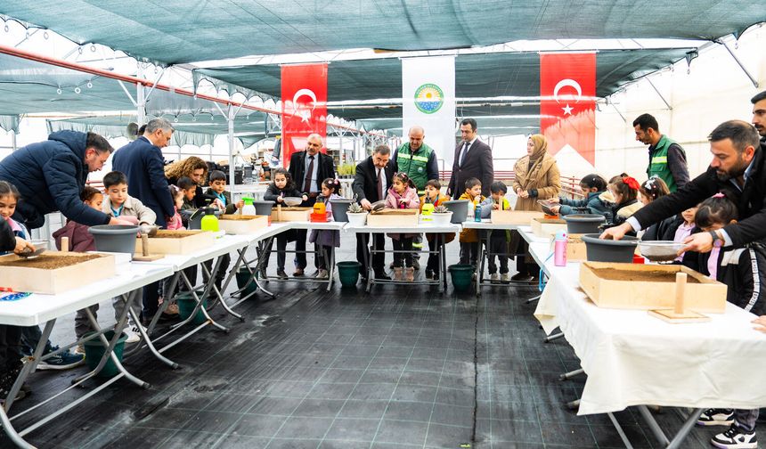 Gölbaşı'nda Yerli Ata Tohumları Toprakla Buluştu