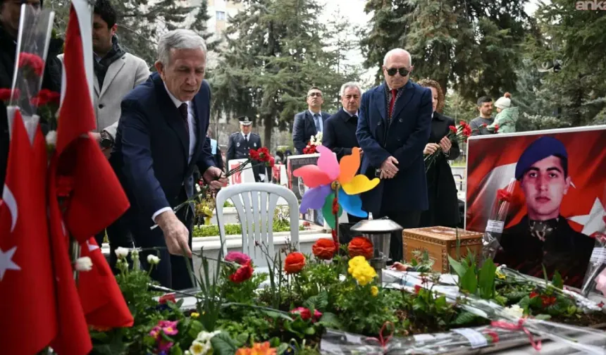 Mansur Yavaş, Anıtkabir'i ve Cebeci Şehitliği’ni Ziyaret Etti