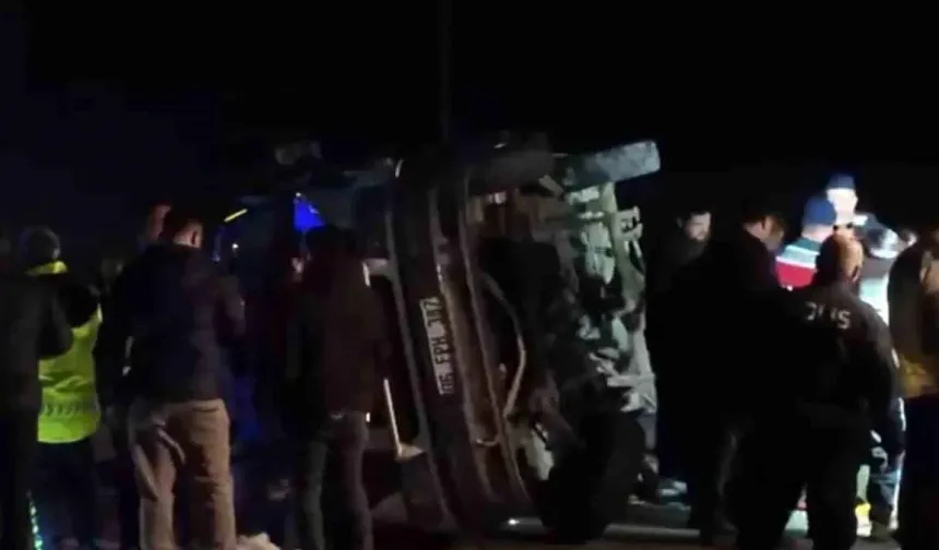 Polatlı'da Otomobille Minibüs Çarpıştı: 2 Ölü, 12 Yaralı