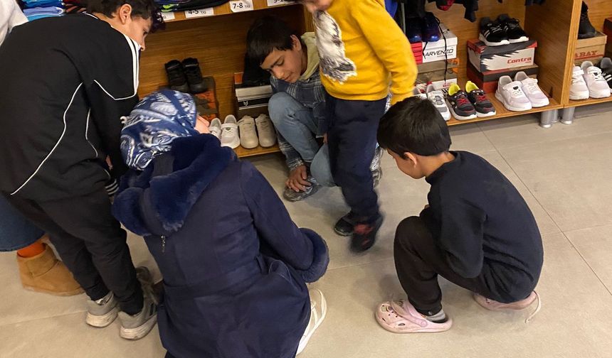 Pursaklar’da Yetim Çocuklara Bayram Hediyesi