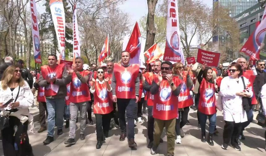 Eğitim Sendikalarından Milli Eğitim Bakanlığı Önünde Protesto