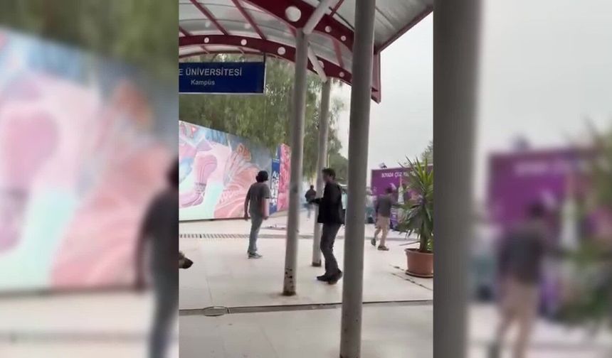 İzmir’de Öğrenci Grubu Kavgası: 2 Öğrenci Palayla Yaralandı