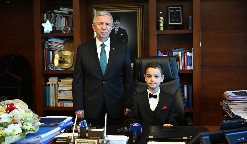 Ankara Büyükşehir Belediye Başkanı Mansur Yavaş, Koltuğunu Çocuklara Devretti