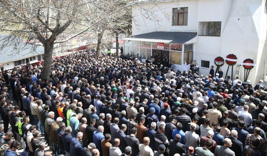 Türkiye Kahramanmaraş’a Ağlıyor: Okul Katliamında Hayatını Kaybedenler Son Yolcuğuna Uğurlandı