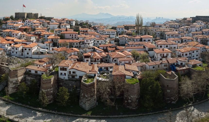 Ankara Büyükşehir Belediyesi, Ankara Kalesi’ni Daha Aydınlık ve Ulaşılabilir Hale Getirdi