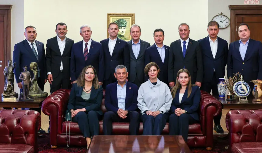CHP'li Büyükşehir Belediye Başkanlarından Ortak Açıklama: Sayın Özgür Özel’in ve Parti Yönetimimizin Yanındayız