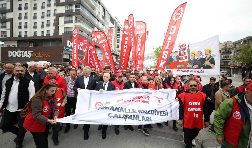 Başkan Yaşar, Belediye Çalışanları İle Birlikte Yürüdü