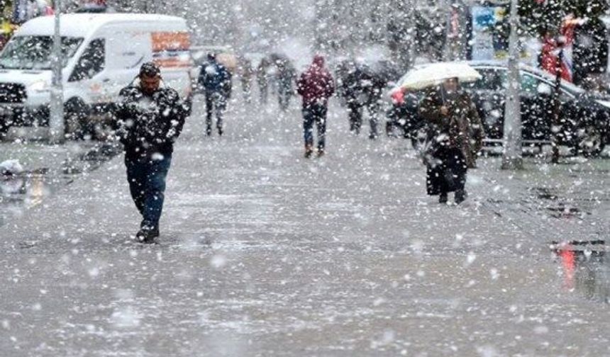 Meteoroloji Uzmanı Tarih Verdi: Ankara'ya Kar Geliyor