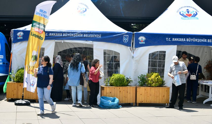 Ankara Büyükşehir Belediyesi'nden Başkentlilere Ücretsiz Limonata ve Soğuk Su İkramı