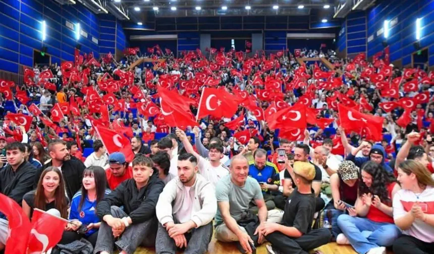 A Milli Futbol Takımına Başkent'ten Destek: Dünya Kupası Heyecanı Kocatepe'de Yaşandı