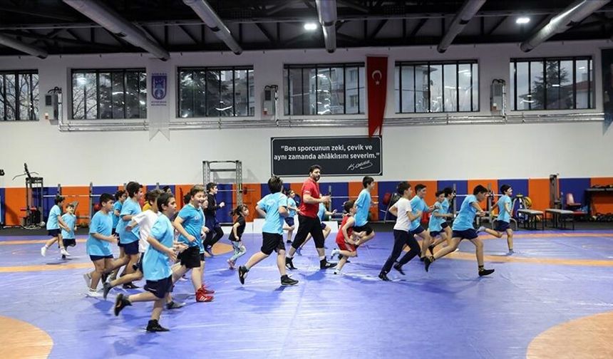 Ankara Büyükşehir Belediyesi’nin “300 Çocuk 300 Sporcu” Projesiyle Geleceğin Sporcuları Yetişiyor