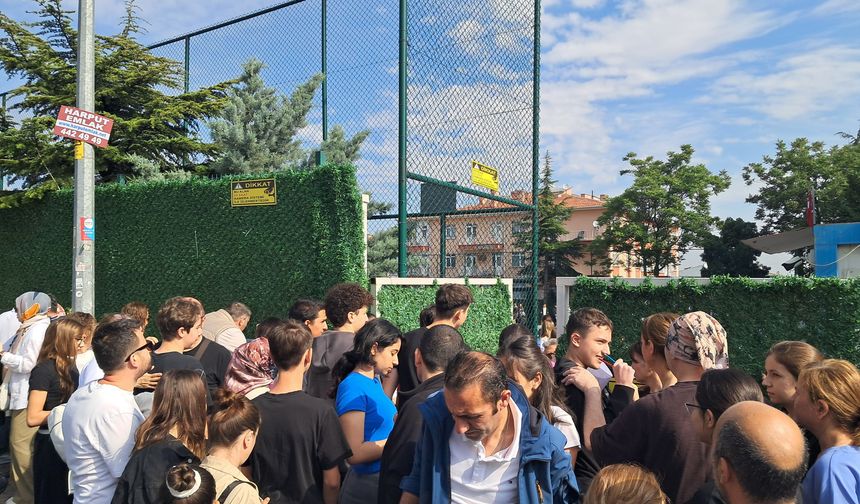 LGS Merkezi Sınavı Başladı... Sınava 1 Milyondan Fazla Aday Katılıyor
