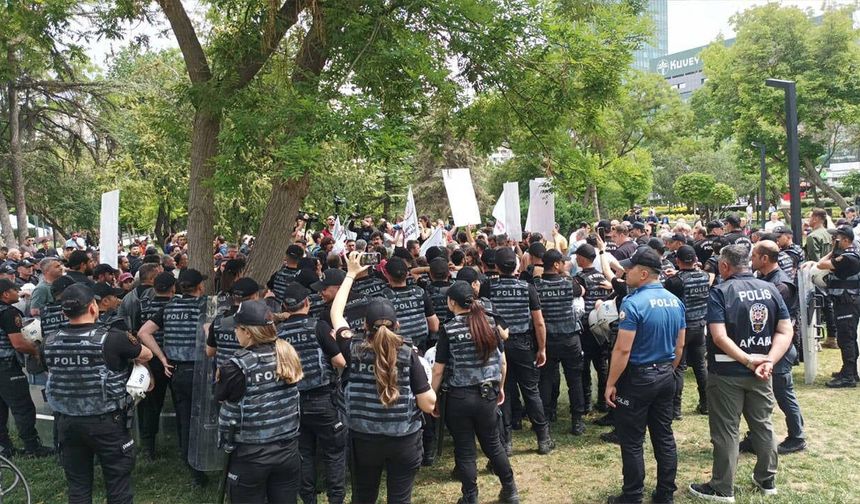 Öğretmenlerin Eylemine Polis Müdahalesi: Gözaltılar Var!