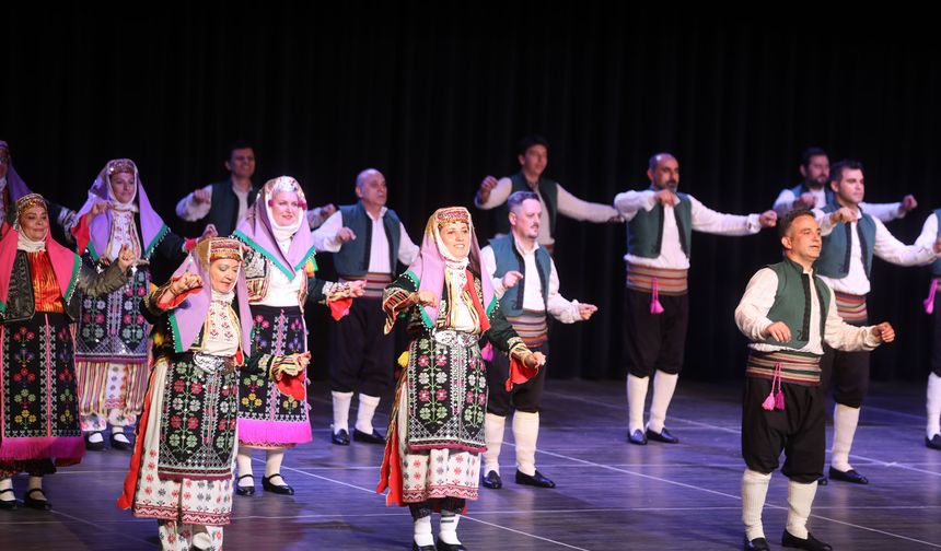 TUBİL Yılsonu Gösterisi Yoğun Alkış Topladı