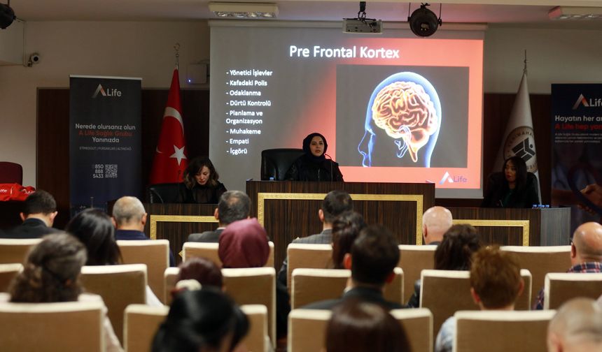 Yenimahalle’den “Erken Ergenlik ve Bağımlılık” Semineri