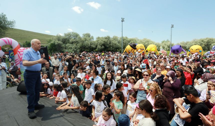 Yenimahalleli Binlerce Çocuk Şenlikte Buluştu