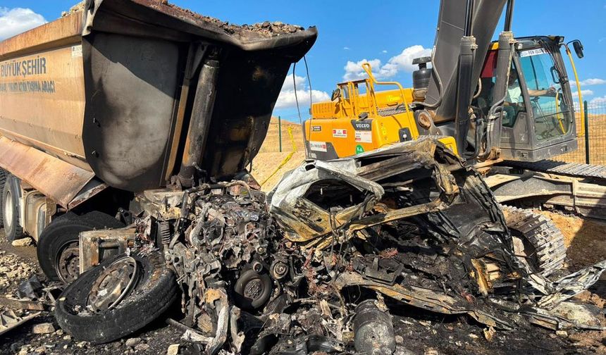 Freni Bozulan ABB'ye Ait Hafriyat Kamyonu İki Kamyona Çarptı: 2 İşçi Hayatını Kaybetti