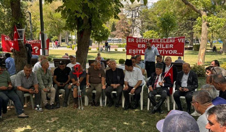Mansur Yavaş'tan Oturma Eylemindeki Şehit Aileleri ve Gazilere Ziyaret
